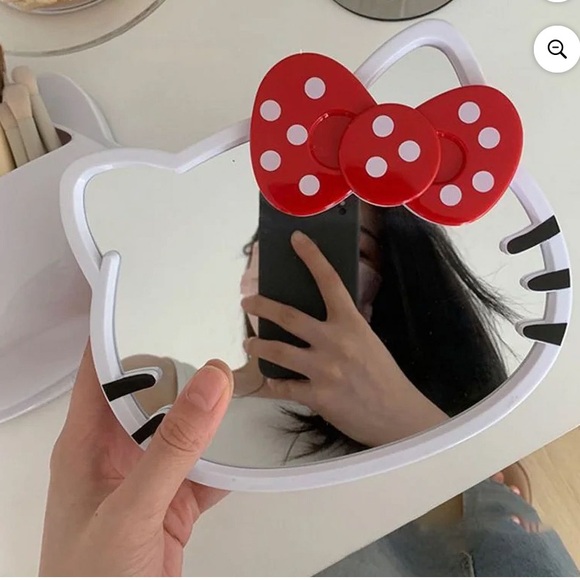 Hello Kitty mirror storage - Picture 1 of 4